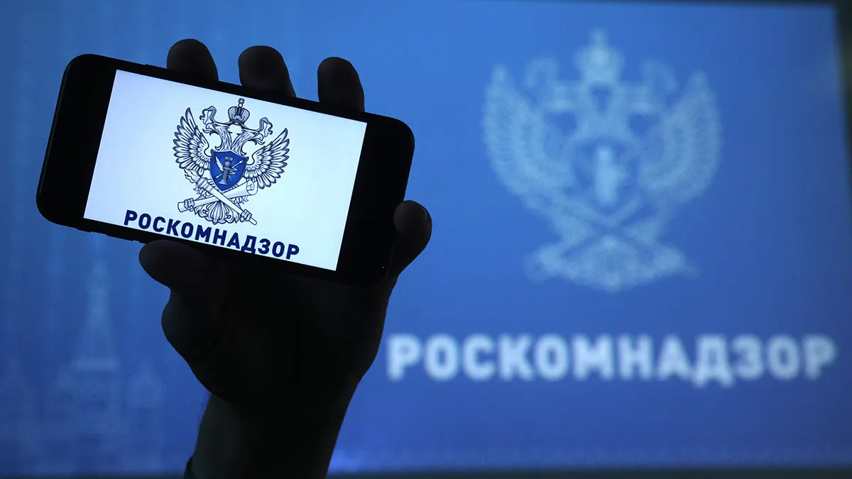 Регулятор объяснил блокировку наличием материалов с «пропагандой нетрадиционных сексуальных отношений». Редакция считает решение надуманным и заявляет о намерении продолжать работу внутри страны.