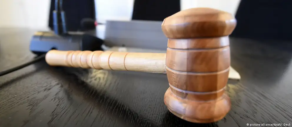 Советский районный суд Воронежа назначил 24‑летнему Роману Мальцеву год исправительных работ за фотографию, на которой следствие усмотрело символику так называемого "Международного движения сатанизма". Дело строилось на рапорте сотрудника Центра по противодействию экстремизму.