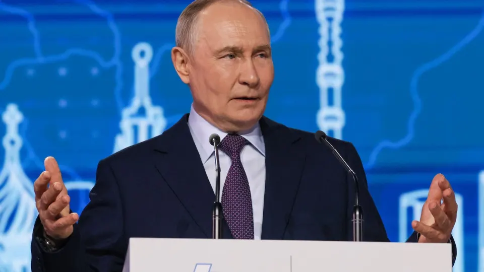 Президент обратился к законодателям с призывом не увлекаться новыми запретами и ограничениями — заявление прозвучало на фоне заметного падения поддержки власти после блокировок интернета и частичной блокировки мессенджера.