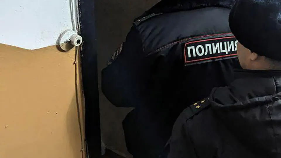 ФСБ задержала двух молодых людей, один из них — несовершеннолетний. По факту инцидента возбуждено уголовное дело о хулиганстве на фоне масштабной блокировки Telegram и роста спроса на VPN‑сервисы.