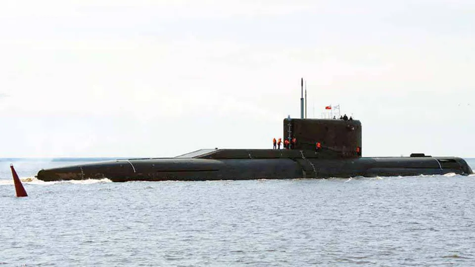 Западная разведка предполагает, что в рамках секретной программы Россия может развертывать шахты для межконтинентальных баллистических ракет на морском дне в Северном Ледовитом океане — это усложнило бы их обнаружение и вывод из строя в случае конфликта.