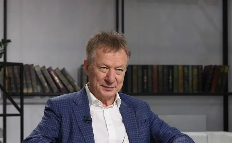 Бизнесмен, признанный судом связанным с «экстремистским объединением», уехал из страны по голландскому паспорту; суд подтвердил конфискацию имущества и передачу некоторых активов государству.