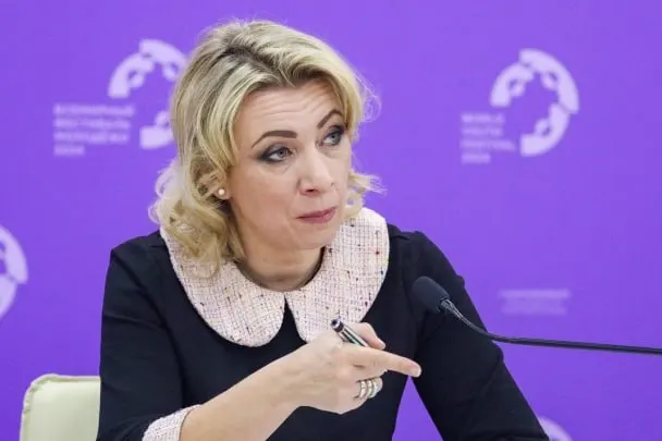 Официальный представитель МИД утверждает, что сотрудники Госдепа сообщают российским дипломатам о том, что их дети, рождённые в США, считаются американскими гражданами по праву почвы; семьи об этом не просили и узнали постфактум.