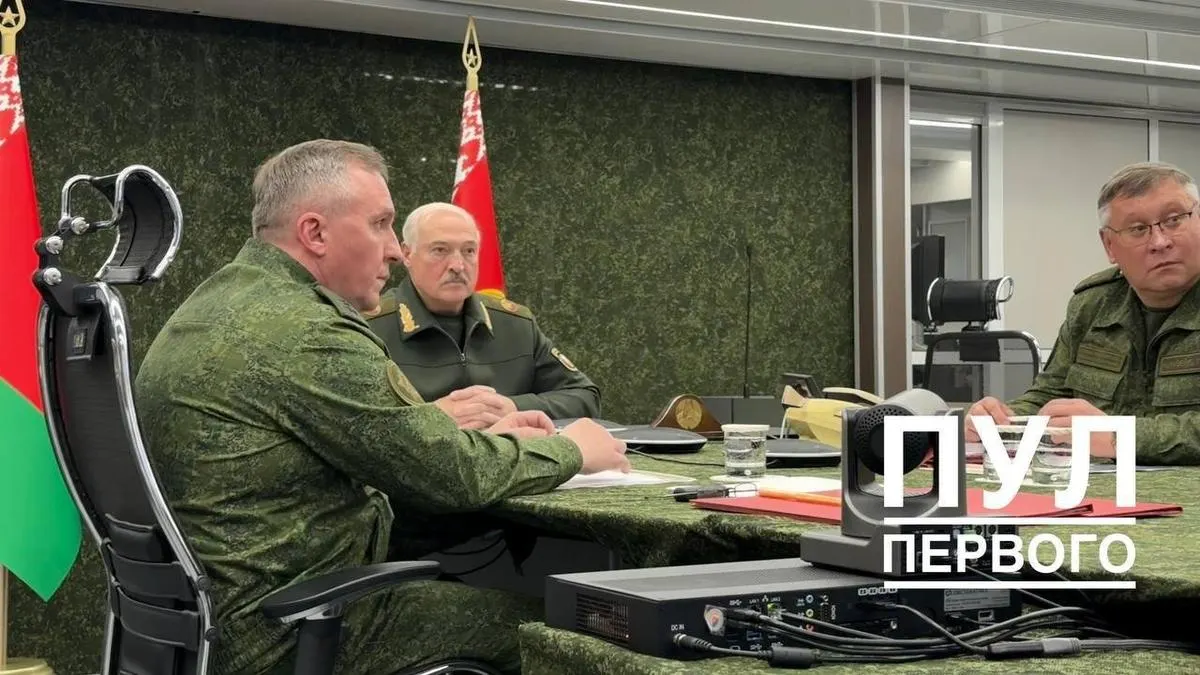 Путин и Лукашенко вместе с военным руководством проинспектировали и обсудили ход трёхдневных совместных ядерных учений. Лукашенко заявил, что белорусские объекты в хорошем состоянии и такие тренировки проводятся ежеквартально. Учения завершились на фоне усиления обороны на северных рубежах Украины и обсуждений в Европе о возможном размещении американского ядерного оружия.