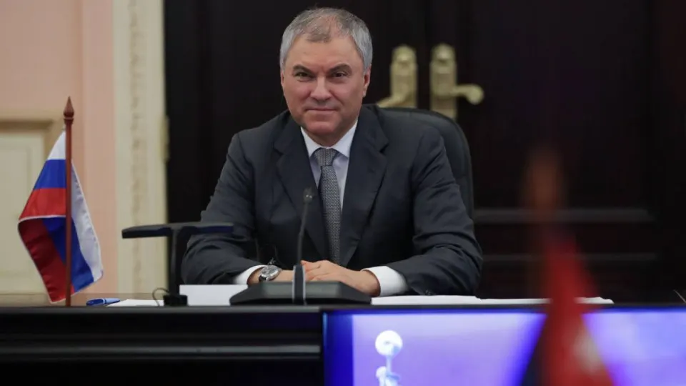 Председатель Госдумы заявил, что использование западного оружия и спутниковых технологий против гражданских объектов может вынудить Россию прибегнуть к «оружию, не оставляющему следа». Заявление последовало после атаки на оккупированный Старобельск и ответных ударов по Киеву.