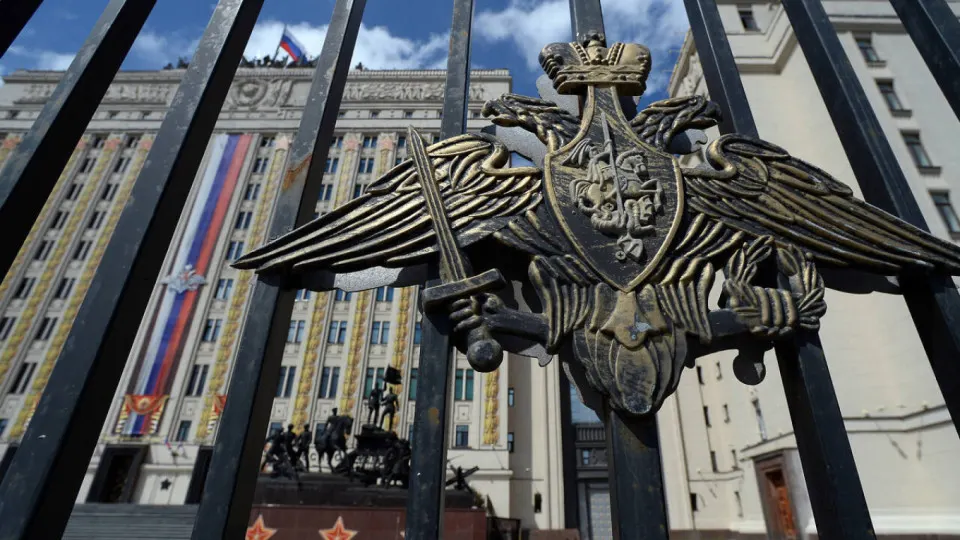 Военное ведомство предлагает напрямую получать в распоряжение акции, землю и технику национализированных предприятий стройматериалов, чтобы оперативно задействовать их мощности для гособоронзаказа.