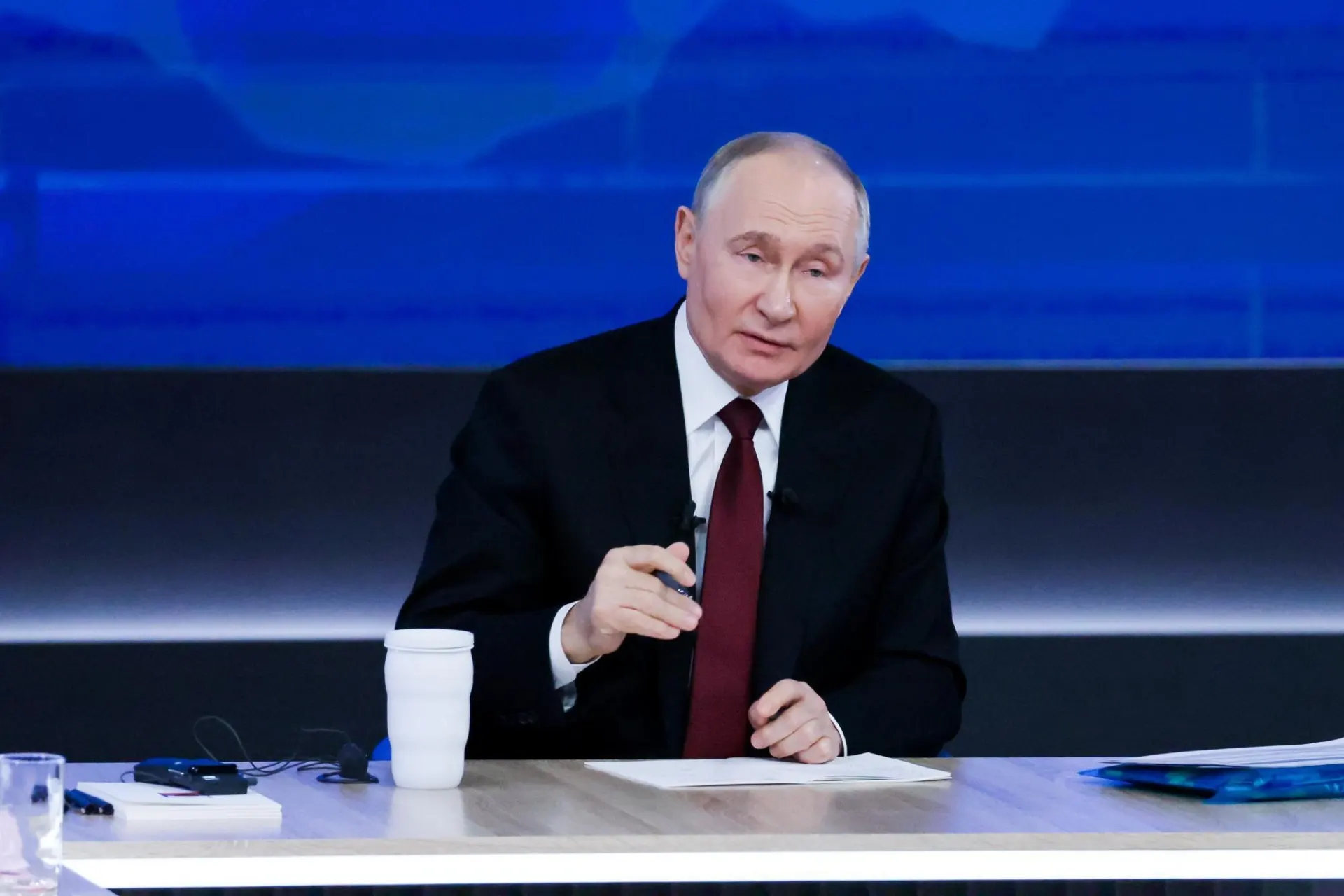 В День медицинского работника президент заявил о необходимости наращивания численности медперсонала, расширения сети больниц и повышения престижа медицинских профессий.
