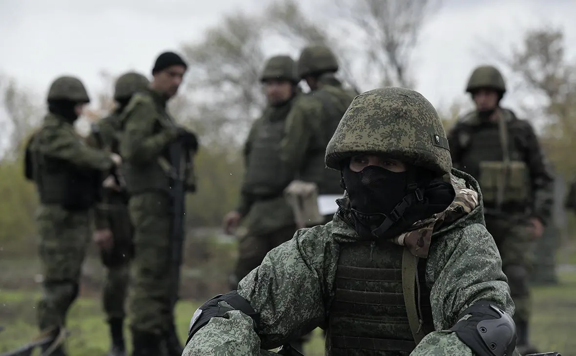 По сведениям бывших чиновников, военных экспертов и разведок, Россия уступает Украине в ряде технологий и тактики. В руководстве признают необходимость масштабной мобилизации экономических и людских ресурсов, но окончательных решений пока нет.