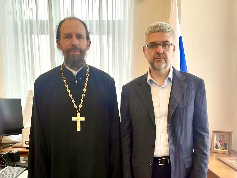 Заместитель министра юстиции РФ Вадим Баланин на Петербургском международном юридическом форуме заявил, что сожительство без официальной регистрации брака представляет прямую угрозу безопасности страны. Минюст ведёт двухлетний мониторинг для подготовки возможных изменений в Семейный кодекс.