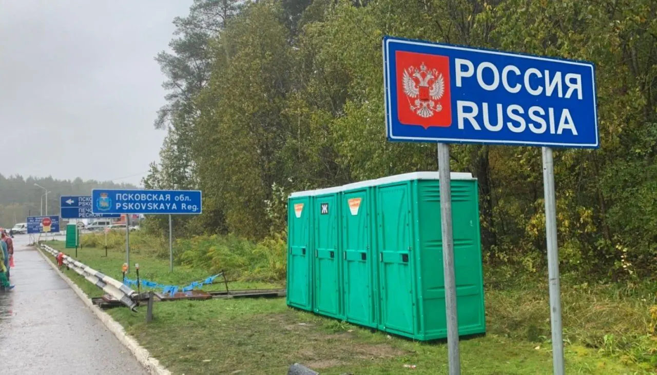 В 21-м пакете санкций предлагается ввести полный визовый запрет для тех, кто служил в российских вооружённых силах или прокси‑группах с начала полномасштабного вторжения. Остаются вопросы о критериях включения в списки, судьбе срочников и дезертиров и о точных процедурах применения мер.