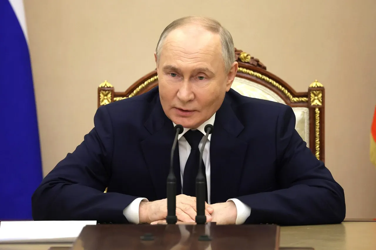 На встрече с руководством судостроительной компании президент поручил обеспечить непрерывность работ над ледоколами и подчеркнул важность проекта «Лидер».