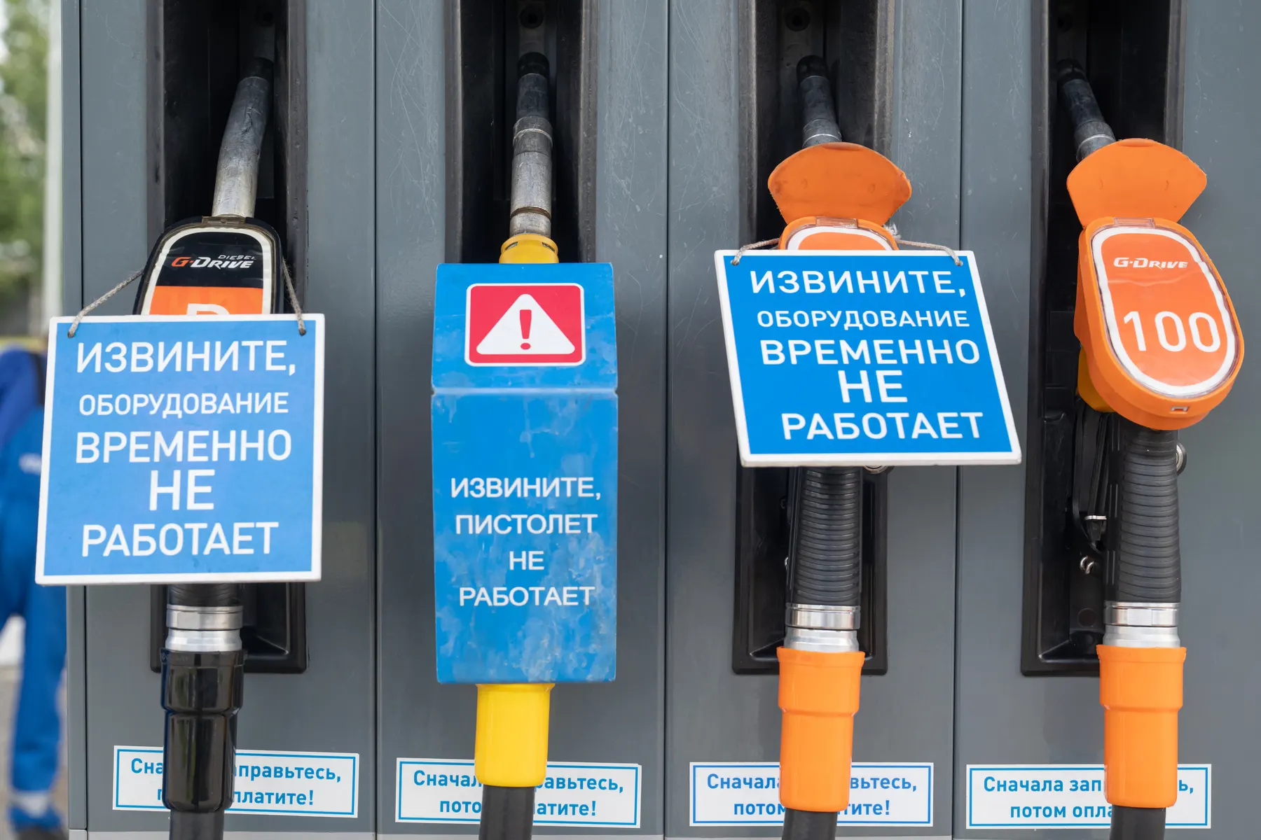 Антимонопольное ведомство проводит проверки сетей АЗС и оптовых трейдеров по всей стране — выявлены признаки картельных соглашений, проверки активизировались на фоне сокращения переработки нефти и нехватки топлива.