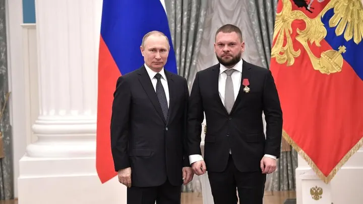 Декларации одного из лидеров федерального списка «ЕР» содержат доли в американских компаниях и инвестиционных фондах; в декларациях других кандидатов тоже выявлены иностранные активы.