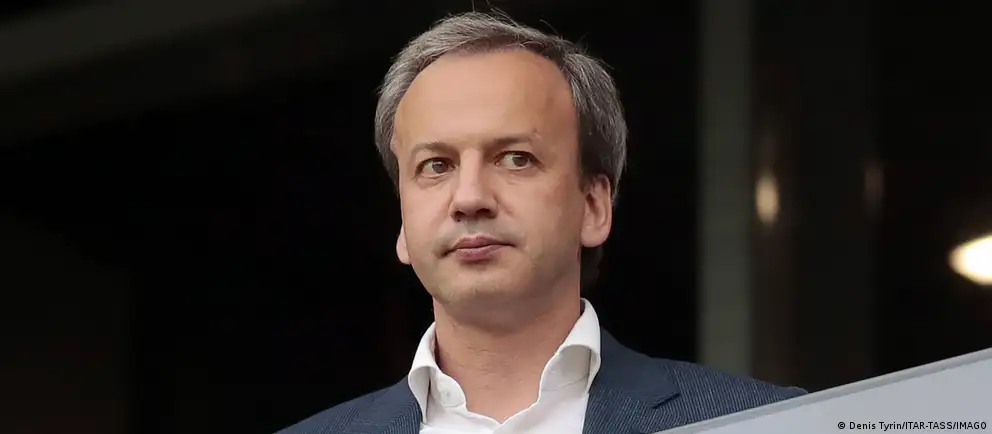 Аркадий Дворкович заявил о намерении опротестовать в суде своё включение в санкционный список Европейского союза и добровольно сложил полномочия президента Международной шахматной федерации до окончания судебного процесса; обязанности президента временно исполнит Вишванатан Ананд.