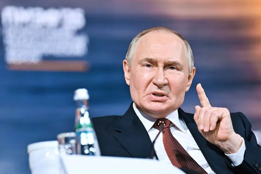 На встрече с главой Якутии президент заявил, что снижение ключевой ставки логично при стабильных макроэкономических показателях; регулятор ранее выражал осторожность из‑за высокой инфляции.