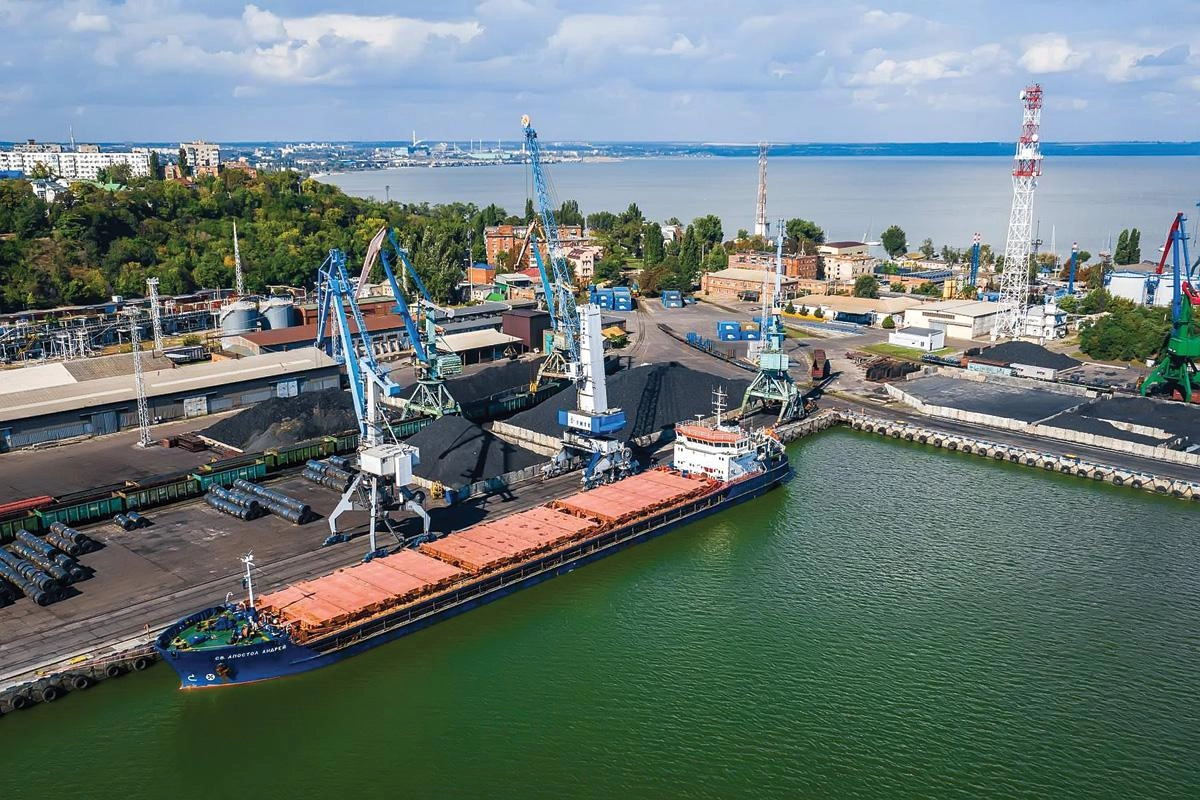 Минсельхоз предлагает покрыть до 90% затрат на перевозку зерна из Ростовской области в черноморские и балтийские порты после приостановки отгрузок из портов Азовского моря из‑за атак беспилотников.