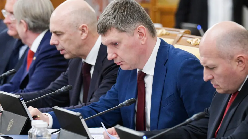Минэкономразвития фиксирует почти нулевой рост ВВП за январь–май; промышленность и инвестиции находятся в стагнации, экономика всё больше сегментируется — Москва демонстрирует заметный отрыв от остальной страны.