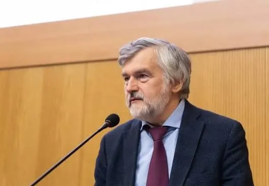 Андрей Клепач уволен после майского доклада и критики технологического и экономического отставания страны; событие произошло на фоне обсуждений в экономическом блоке и руководстве ведомства.