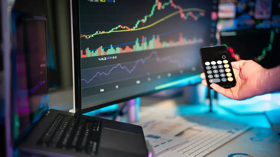 Глава банка ПСБ сообщил о возможности блокировок USDT и усилении контроля над стейблкоинами, подчеркивая зависимость криптоинструментов от эмитентов и регуляторов в условиях санкций.