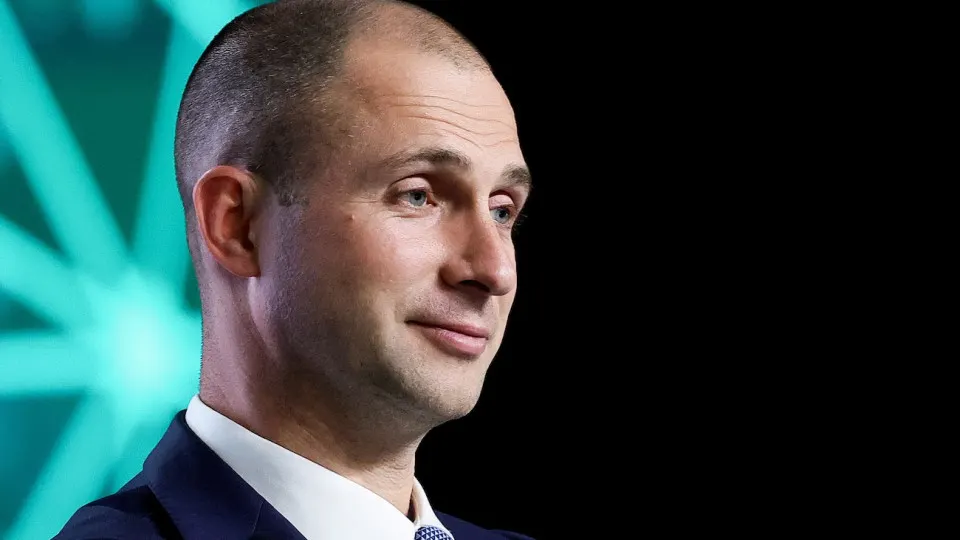 VK фиксирует убытки за первое полугодие 2026 года, хотя выручка растет; продажа активов повлияла на прибыль, блокировки и госфинансирование не изменили общую траекторию.