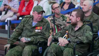 С июня 2023 года сотни тысяч участников боевых действий прошли психолого-психиатрическую помощь в специализированных кабинетах по всей стране, а власти запускают новые цифровые и наставнические программы поддержки.