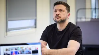 Президент Украины Владимир Зеленский полагает, что усиление блокировок интернета и ограничение доступа к мессенджерам в России связано с подготовкой к масштабной мобилизации и возможному новому наступлению в Украине, а также с попыткой проверить реакцию НАТО через потенциальную операцию в странах Балтии.