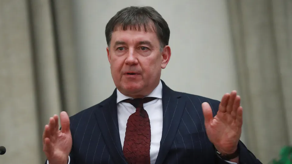 Мосгорсуд оставил в силе решение о национализации имущества бывшего председателя Совета судей России Виктора Момотова, у которого ранее изъяли сеть отелей Marton и более 100 объектов недвижимости на сумму около 9 млрд рублей из-за связи с криминальными структурами и коррупционного происхождения капитала.