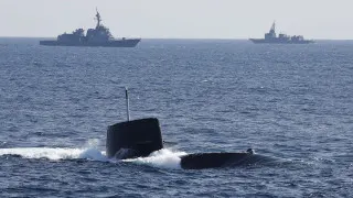 Правительство Японии кардинально пересмотрело послевоенную политику и разрешило экспорт ударного вооружения, открыв путь к поставкам ракет, кораблей, подлодок и самолетов за рубеж при строгом государственном контроле. В исключительных случаях дополняется возможность поставок и в зоны конфликтов, если это признают необходимым для безопасности страны.