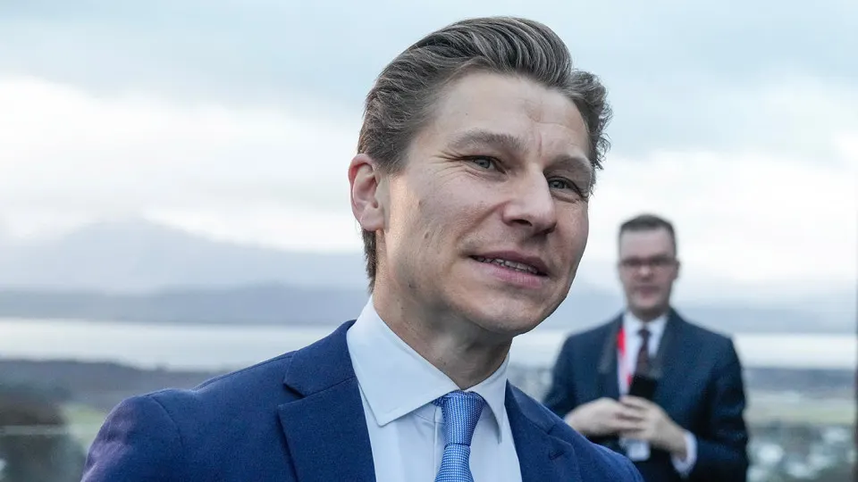 Правительство Финляндии направило в парламент законопроект, позволяющий ввоз, транзит, поставку и хранение ядерного оружия на территории страны в контексте национальной и коллективной обороны НАТО, при сохранении уголовной ответственности за разработку и создание ядерных устройств.