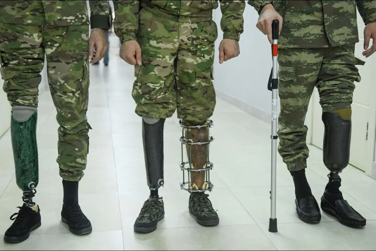 Минтруд предложил ужесточить правила квотирования рабочих мест для людей с инвалидностью, включая участников боевых действий, распространив требования на все подразделения компаний. Эксперты предупреждают о росте нагрузки на бизнес без соответствующих компенсаций и налоговых льгот.