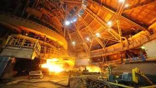 Российская черная металлургия погружается в кризис уровня 1990‑х: «Северсталь» почти полностью потеряла прибыль и денежную подушку, спрос на сталь в стране упал на 15%, а Магнитогорский комбинат снижает загрузку, останавливает инвестиции и готовится к массовым сокращениям.