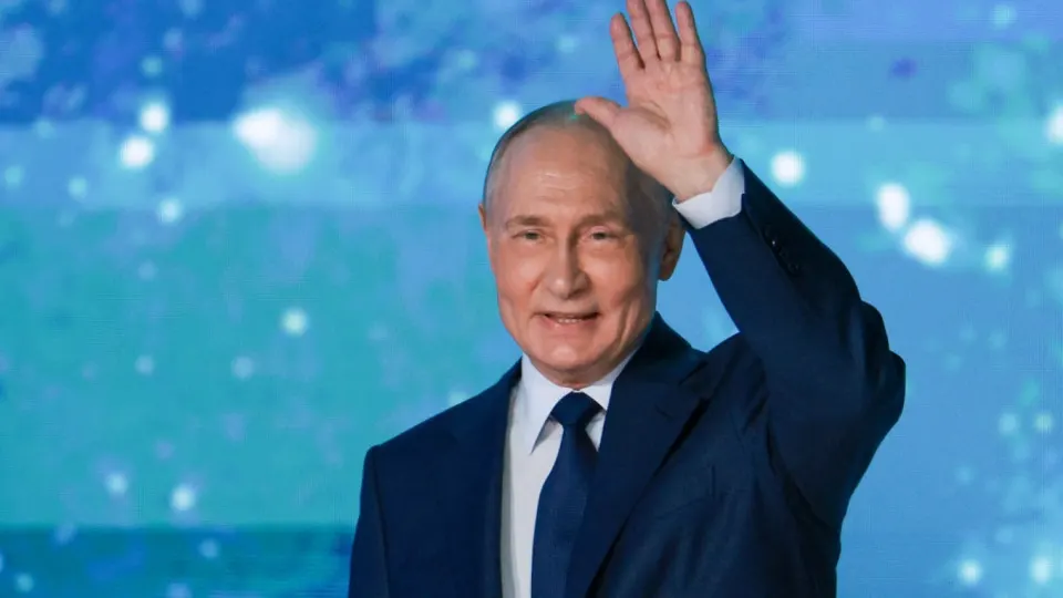 Президент Владимир Путин заявил, что во время ограничений доступа к интернету россиянам должны оставаться доступными ключевые государственные и социально значимые онлайн‑сервисы, включая Госуслуги, платежные системы и запись к врачу.