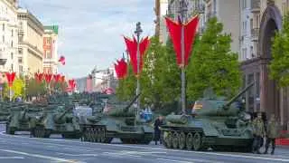 Военные приоритеты радикально перестроили российскую экономику: усилилась сырьевая зависимость, частный бизнес вытесняется, рынок труда и демография деформированы, а ВПК стал главным источником роста. Даже после окончания войны проблемы не исчезнут, но накопленные точки адаптации могут стать основой для перехода к мирному развитию — при условии серьезных институциональных реформ и продуманной политики в интересах «середняка».