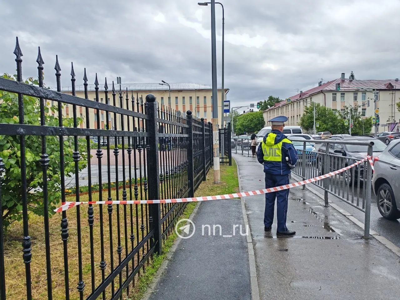 Ночью над регионами России были сбиты десятки беспилотников; в Нижнем Новгороде повреждено здание областного суда, пострадавших пока нет.