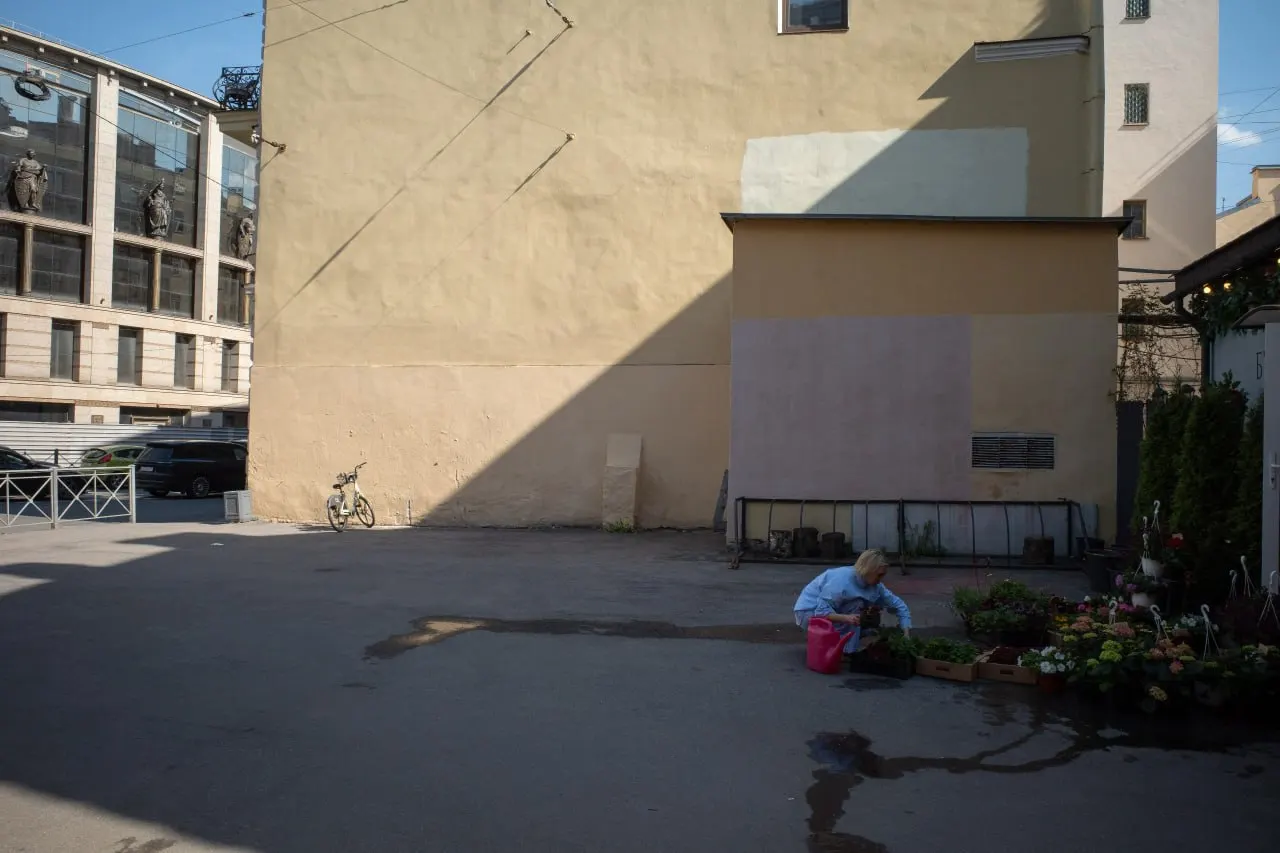 Краткая сводка: в Петербурге отменили фестиваль и планируют масштабное благоустройство сквера в Репино; в мире — дрон упал в латвийское озеро, а число погибших после удара в Луганской области растёт.