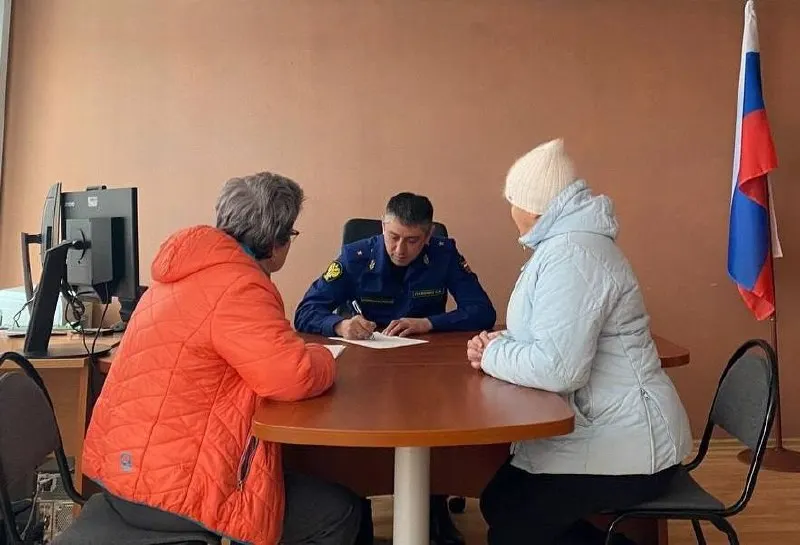 Прокурор Мурманской области Сергей Паволин, занимающий пост с 2021 года, по предложению президента направлен на аналогичную должность в Иркутской области; в регионе ожидают, что он займётся наведением порядка в сфере ЖКХ.