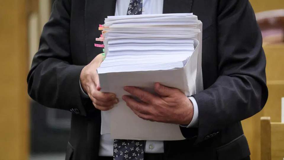 По оценке Института Гайдара, в 2025 году доля секретных статей в расходах бюджета достигла 28,6% (12,3 трлн из 42,9 трлн), что связано главным образом с ростом финансирования «национальной обороны» и переносом ряда социальных расходов в закрытую часть.