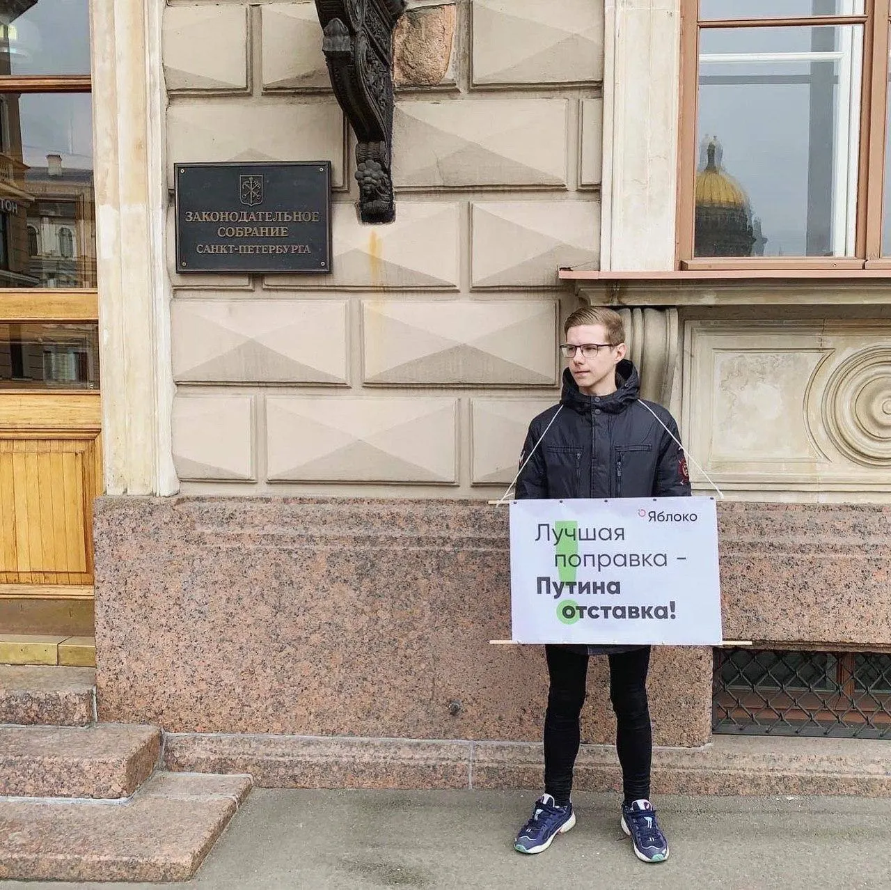 Вадим Ваганов сообщил, что его объявили в федеральный розыск; ранее против него были вынесены штрафы и он был внесён в реестр «иностранных агентов». Точная уголовная статья пока неизвестна.