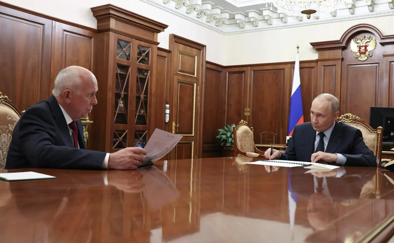 Запуск массового производства двух моделей перенесён: руководители отрасли ожидают старт не ранее следующего года, а масштабные планы по наращиванию парка пересмотрены в сторону отодвигания сроков.