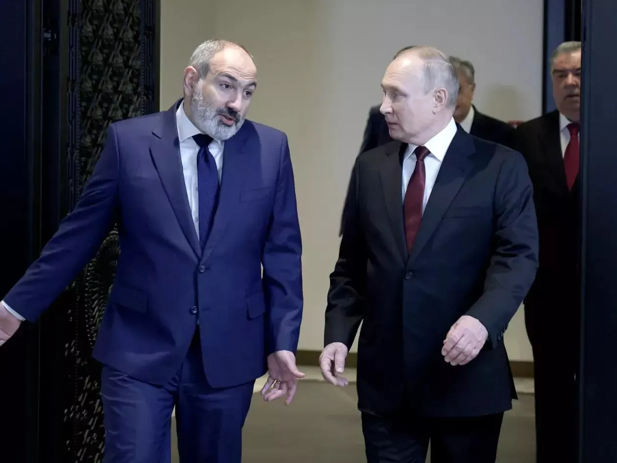 Премьер-министр заявил, что Ереван не присоединится к антироссийским санкциям Евросоюза, однако и не будет содействовать их обходу; для развеивания подозрений привлекали европейских специалистов.