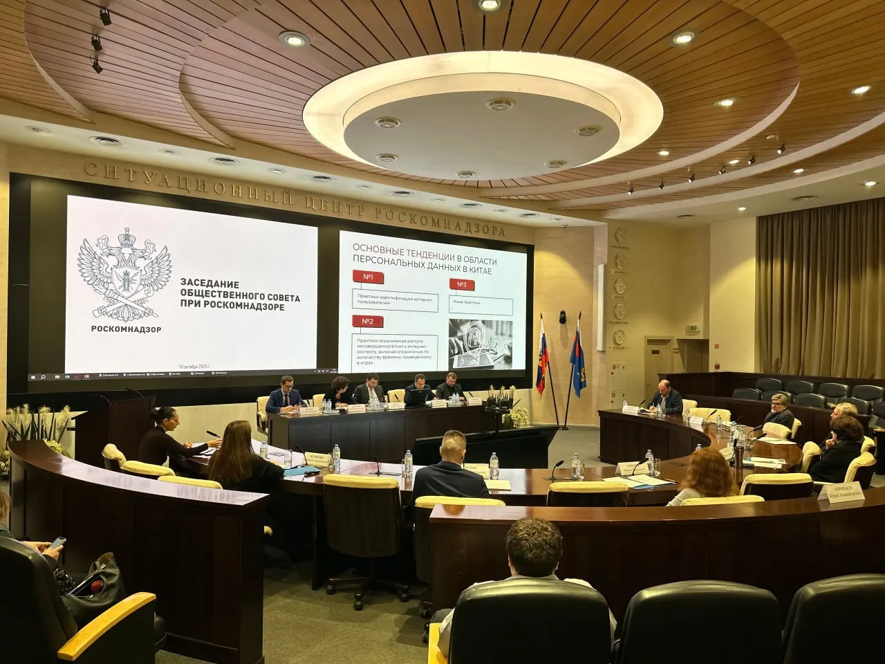 Ведомство заявило, что получает от операторов сведения об IP‑адресах, назначаемых оборудованию в сетях, однако не обладает информацией о том, каким конкретным пользователям они соответствуют; данные о принадлежности остаются у провайдеров.