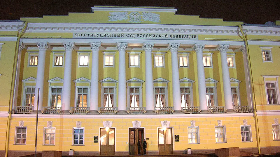 Глава Конституционного суда заявил, что антикоррупционные иски прокуратуры не должны подпадать под обычные сроки давности; эти иски уже привели к изъятию активов на триллионы рублей.