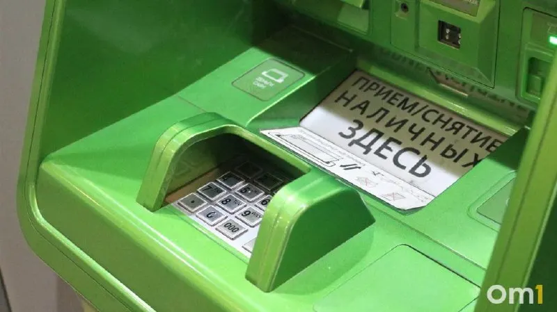 Лимиты — до 25 000 ₽ за операцию, до 50 000 ₽ в сутки и до 200 000 ₽ в месяц. Кроме того, проект Банка России предусматривает, что ещё 12 банков могут обязать принимать трансграничные переводы через СБП.