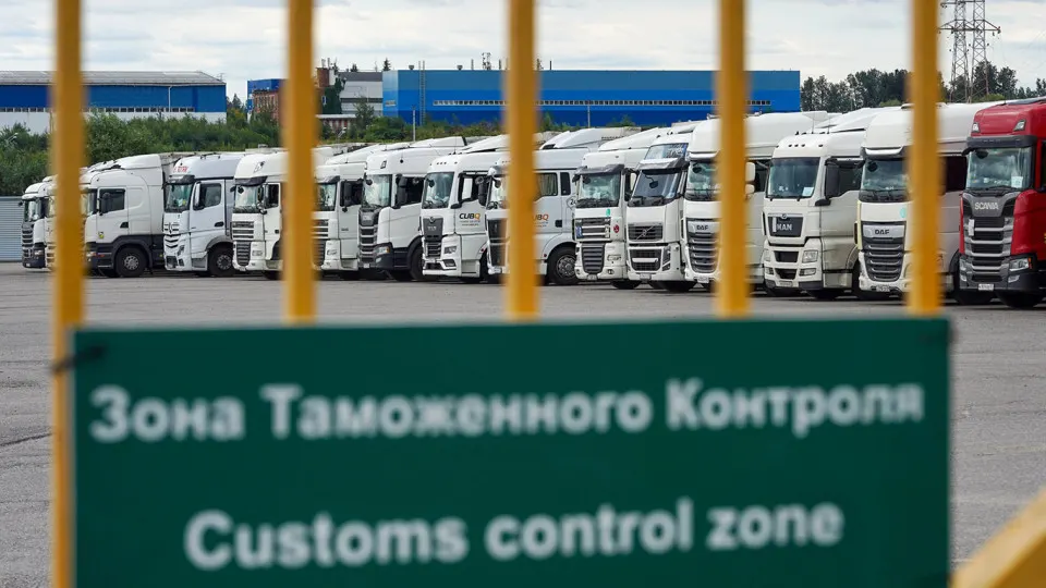 Правительство ввело переходный период по новой системе подтверждения ожидания товаров (СПОТ). Обязательные обеспечительные платежи отложены, а упрощённый порядок ввоза из стран ЕАЭС продлён — какие сроки и как действовать импортёрам.