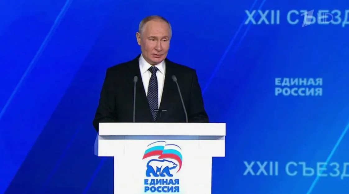 Пресс‑секретарь Кремля не исключил, что президент появится на съезде 28 июня, где будут выдвигать кандидатов в Госдуму. С 2012 года Путин участвует в выборах как самовыдвиженец, а «Единая Россия» фиксирует снижение поддержки.