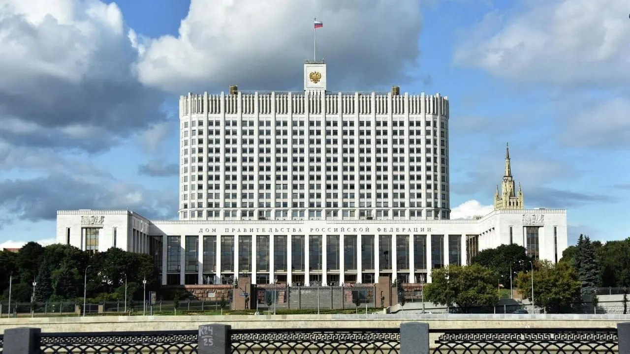 В Госдуму внесён законопроект о полной или частичной компенсации утильсбора семьям с тремя и более детьми. Правительство выступило против инициативы, указав на дополнительные бюджетные расходы и отсутствие источников финансирования.
