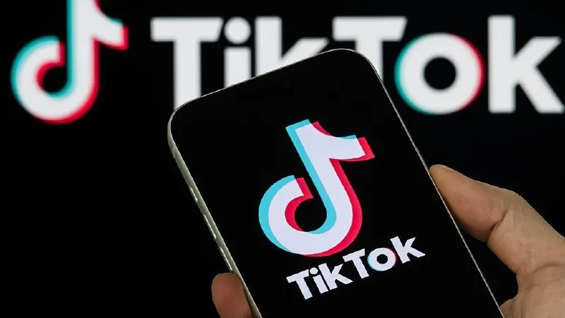 Платформу наказали штрафом в 3 миллиона рублей после отказа удалить два ролика, которые признали «пропагандой нетрадиционных сексуальных отношений». Ранее Верховный Суд запретил деятельность «Международного движения ЛГБТ» в России.