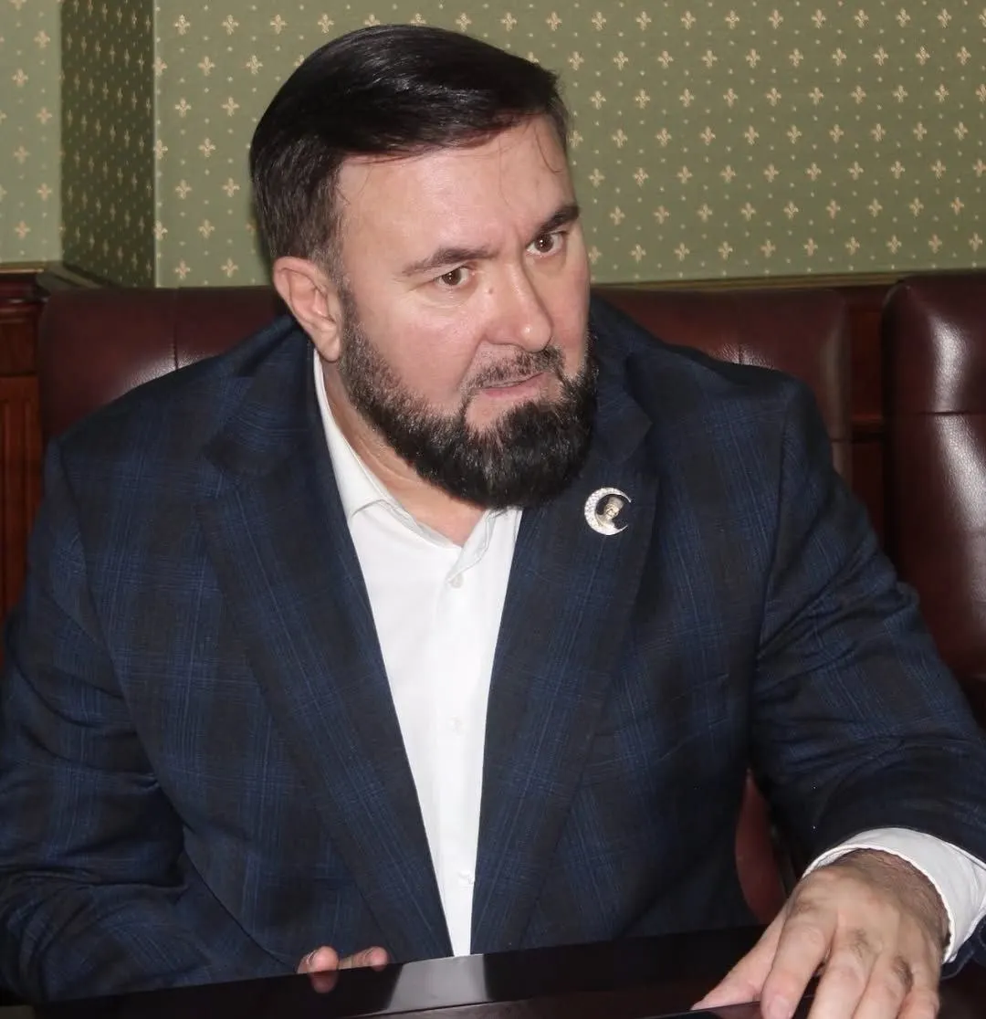 В распоряжении от 26 июня указано, что Солтаев получил грамоту за заслуги в укреплении законности и защите прав граждан. Ранее омбудсмен фигурировал в спорных эпизодах, связанных с исчезновением женщины и критикой правозащитников.