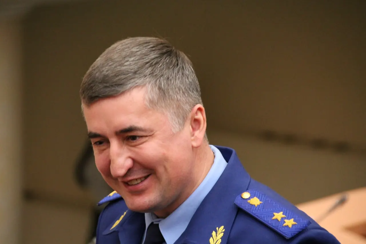 По указу президента Сергей Филипенко переведен в прокуратуру Воронежской области, а Роман Пантелеев назначен прокурором Саратовской области на пятилетний срок. Указ вступил в силу 28 июня.