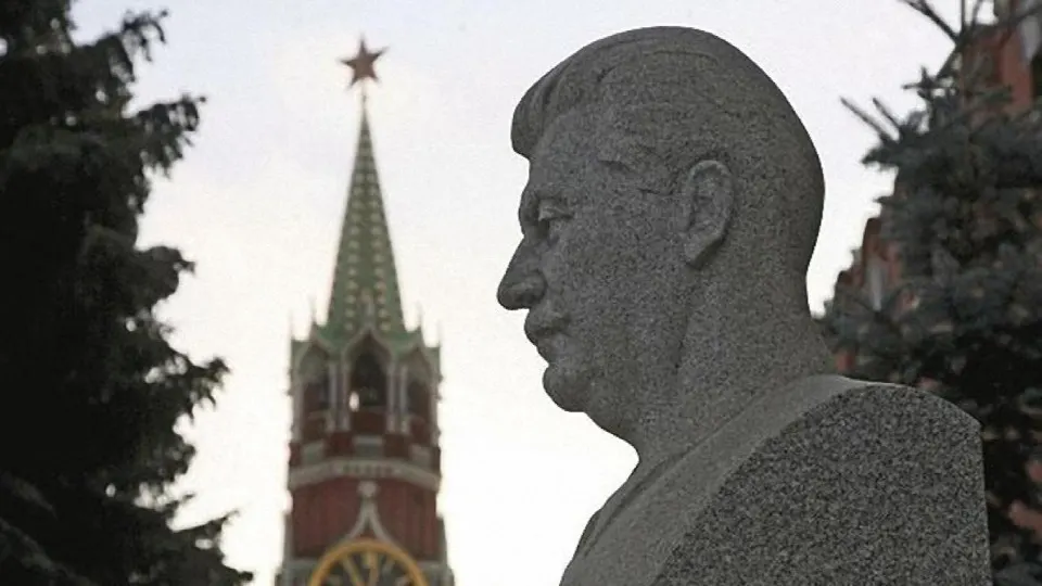 Долгое отсутствие главы ЦБ и её пропуск Петербургского экономического форума породили версии о возможной отставке руководства Центробанка и перестановках в правительстве, которые могли бы означать переход к мобилизационной модели экономики.